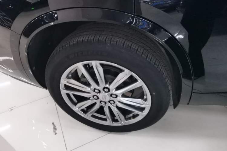 Used Cadillac XT6 2022 2.0T Six-Seater Four-Wheel Drive Luxury Version Right Rear Wheel Hub