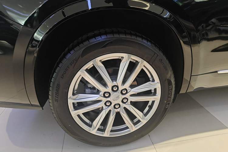 Used Cadillac XT6 2022 2.0T Six-Seater Four-Wheel Drive Luxury Version Right Rear Wheel Hub