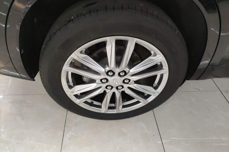 Used Cadillac XT6 2022 2.0T Six-Seater Four-Wheel Drive Luxury Version Right Rear Wheel Hub