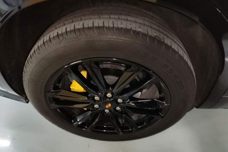 Used Cadillac XT6 2022 2.0T Six-Seater Two-Wheel-Drive Luxury Version Right Rear Wheel Hub