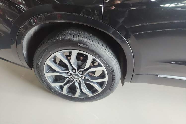 Used Cadillac XT6 2022 2.0T Six-Seater Four-Wheel-Drive Platinum Edition Right Rear Wheel Hub