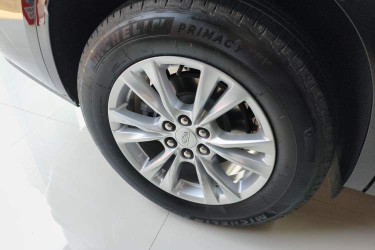Used Cadillac XT6 2022 2.0T Six-Seater Four-Wheel-Drive Luxury Version Right Rear Wheel Hub