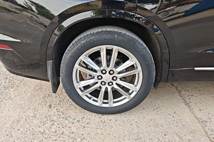 Used Cadillac XT6 2022 2.0T Six-Seater Two-Wheel-Drive Luxury Version Right Rear Wheel Hub