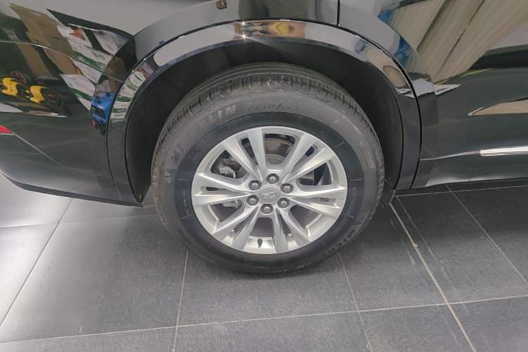Used Cadillac XT6 2022 2.0T 7-Seater Four-Wheel-Drive Luxury Version Right Rear Wheel Hub