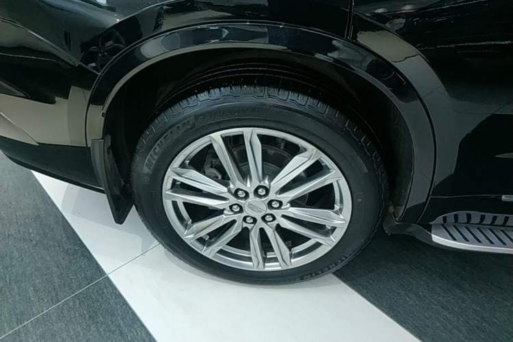 Used Cadillac XT6 2022 2.0T Six-Seater Two-Wheel-Drive Luxury Version Right Rear Wheel Hub