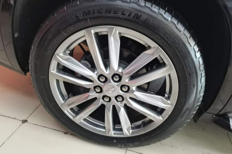 Used Cadillac XT6 2022 2.0T Six-Seater Four-Wheel Drive Luxury Version Right Rear Wheel Hub