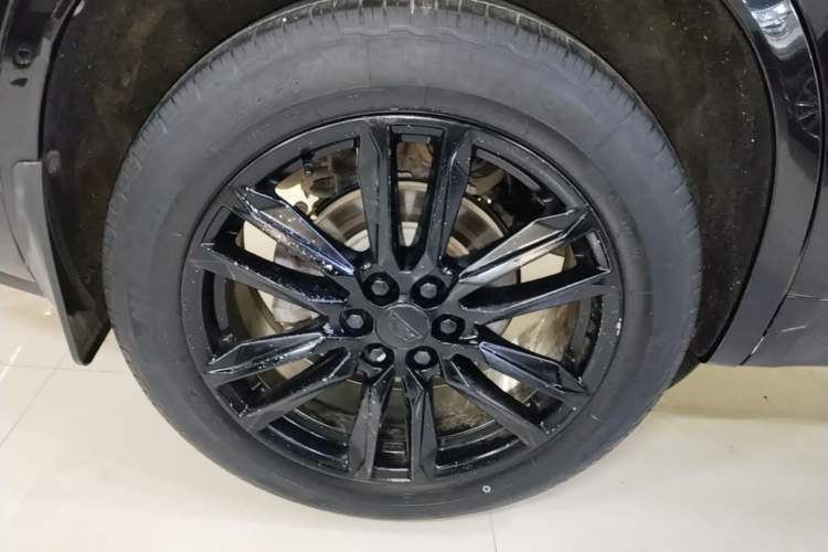 Used Cadillac XT6 2022 2.0T Six-Seater Four-Wheel Drive Luxury Version Right Rear Wheel Hub