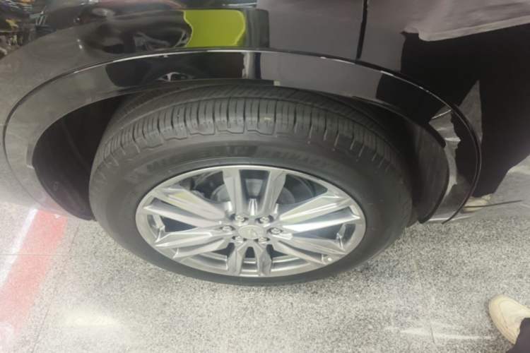 Used Cadillac XT6 2022 2.0T Six-Seater Four-Wheel Drive Luxury Version Right Rear Wheel Hub
