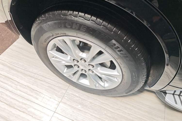 Used Cadillac XT6 2022 2.0T 7-Seater Four-Wheel-Drive Luxury Version Right Rear Wheel Hub