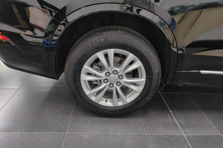 Used Cadillac XT6 2022 2.0T 7-Seater Four-Wheel-Drive Luxury Version Right Rear Wheel Hub