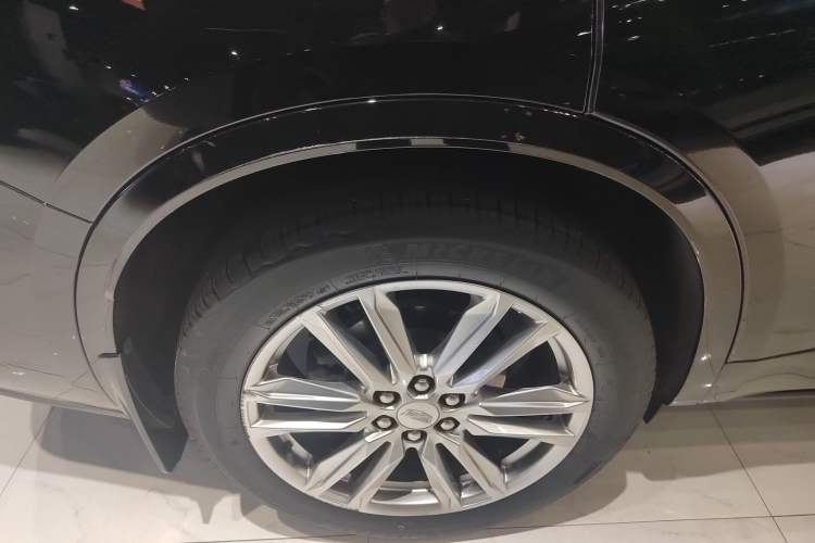Used Cadillac XT6 2022 2.0T Six-Seater Two-Wheel-Drive Luxury Version Right Rear Wheel Hub