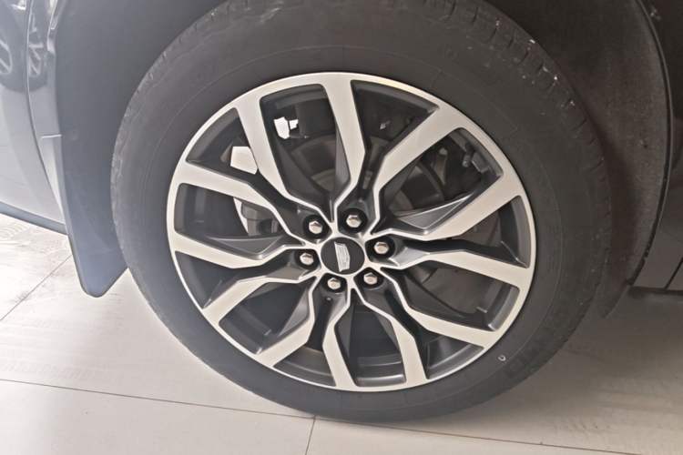 Used Cadillac XT6 2022 2.0T Six-Seater Four-Wheel-Drive Prestige Version Right Rear Wheel Hub