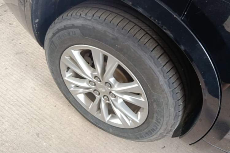 Used Cadillac XT6 2022 2.0T 7-Seater Four-Wheel-Drive Luxury Version Right Rear Wheel Hub