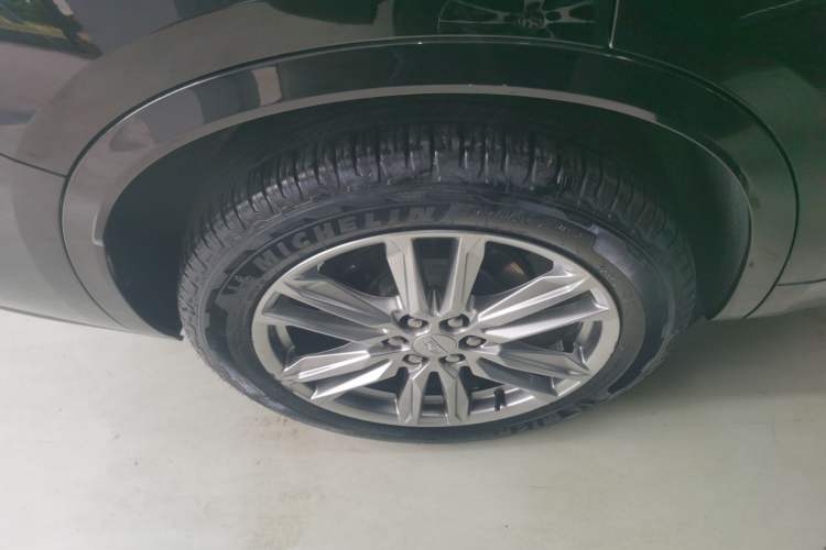 Used Cadillac XT6 2022 2.0T Six-Seater Four-Wheel Drive Luxury 120th Anniversary Limited Edition Right Rear Wheel Hub