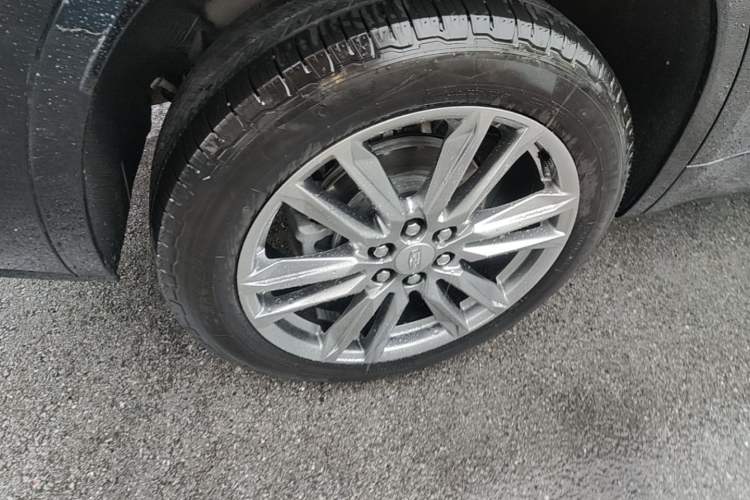 Used Cadillac XT6 2022 2.0T Six-Seater Four-Wheel Drive Luxury Version Right Rear Wheel Hub