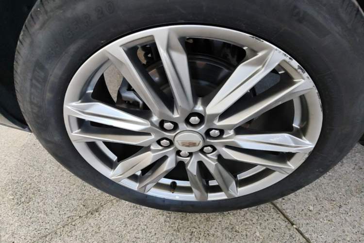 Used Cadillac XT6 2022 2.0T Six-Seater Two-Wheel-Drive Luxury Version Right Rear Wheel Hub