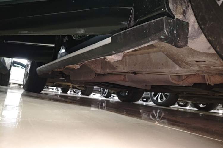 Used Cadillac XT6 2022 2.0T 7-Seater Two-Wheel Drive Luxury Version Right Side Sill
