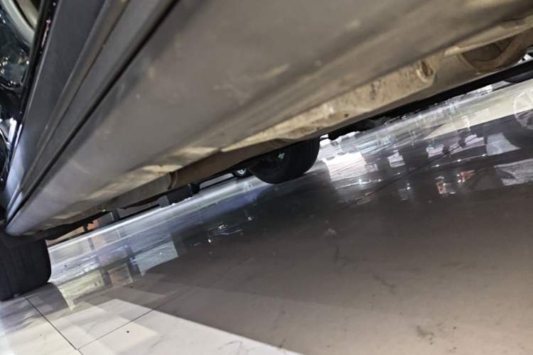 Used Cadillac XT6 2022 2.0T Six-Seater Two-Wheel-Drive Luxury Version Right Side Sill