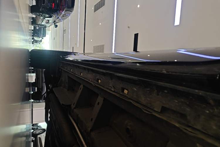 Used Cadillac XT6 2022 2.0T Six-Seater Four-Wheel Drive Luxury Version Right Side Sill