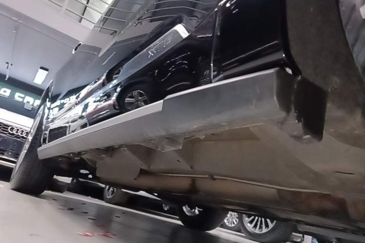 Used Cadillac XT6 2022 2.0T Six-Seater Four-Wheel-Drive Luxury Standard Edition Right Side Sill