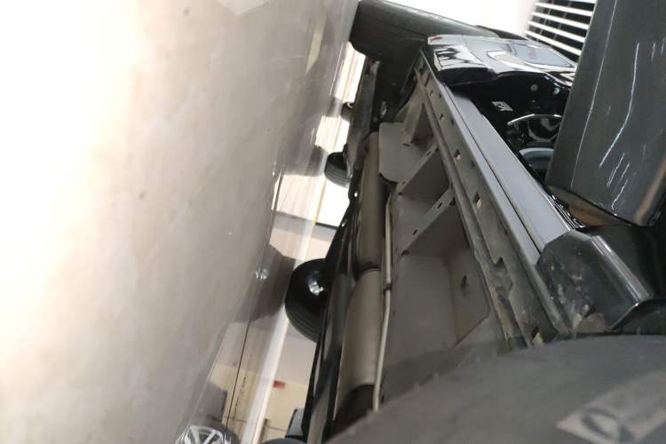 Used Cadillac XT6 2022 2.0T Six-Seater Four-Wheel Drive Luxury Version Right Side Sill