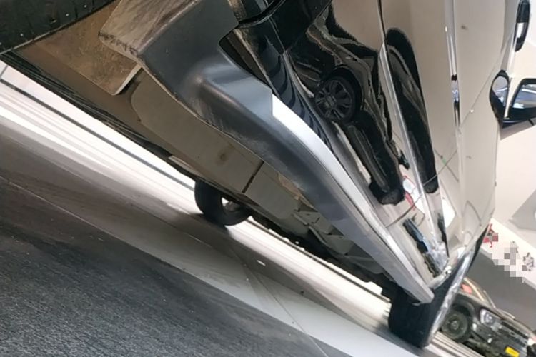 Used Cadillac XT6 2022 2.0T Six-Seater Two-Wheel-Drive Luxury Version Right Side Sill