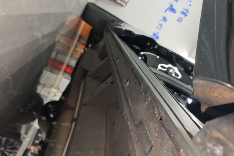 Used Cadillac XT6 2022 2.0T Six-Seater Two-Wheel-Drive Luxury Version Right Side Sill