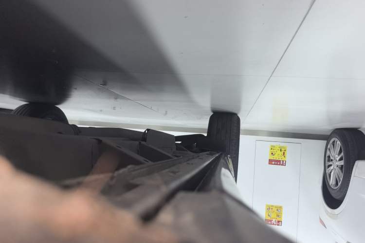 Used Cadillac XT6 2022 2.0T 7-Seater Four-Wheel Drive Luxury Version Right Side Sill