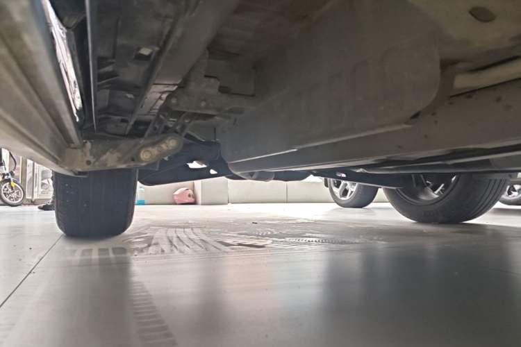 Used Cadillac XT6 2022 2.0T Six-Seater Four-Wheel-Drive Prestige Version Right Side Sill