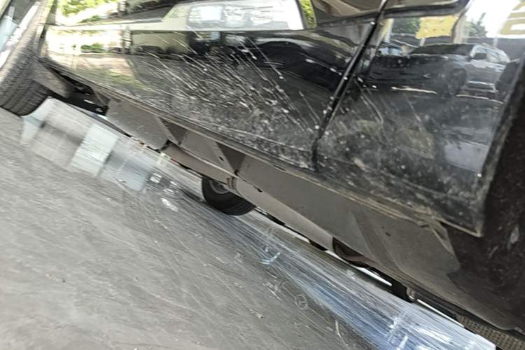 Used Cadillac XT6 2022 2.0T Six-Seater Four-Wheel-Drive Luxury Version Right Side Sill