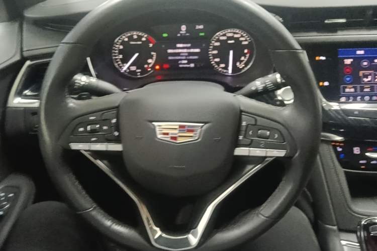 Used Cadillac XT6 2022 2.0T Six-Seater Four-Wheel Drive Luxury 120th Anniversary Limited Edition Steering Wheel
