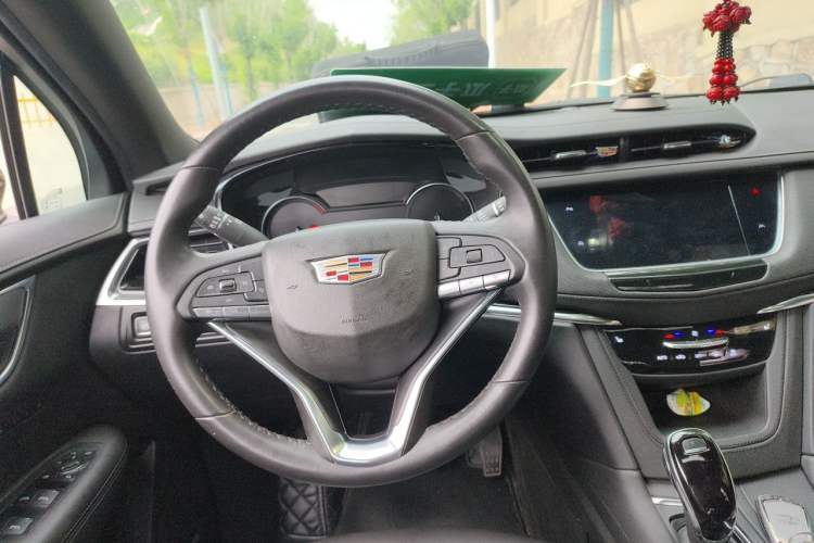 Used Cadillac XT6 2022 2.0T Six-Seater Four-Wheel-Drive Luxury Version Steering Wheel