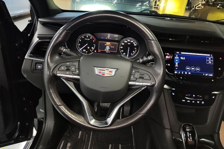 Used Cadillac XT6 2022 2.0T Six-Seater Two-Wheel-Drive Luxury Version Steering Wheel