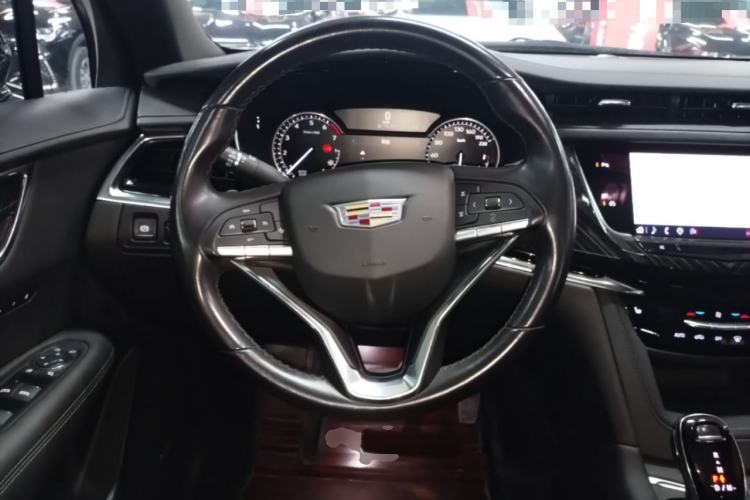Used Cadillac XT6 2022 2.0T Six-Seater Two-Wheel-Drive Luxury Version Steering Wheel