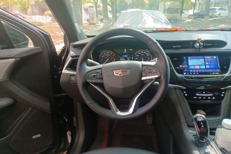Used Cadillac XT6 2022 2.0T Six-Seater Four-Wheel Drive Luxury Version Steering Wheel