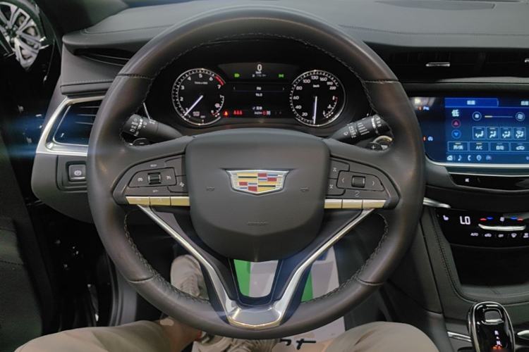 Used Cadillac XT6 2022 2.0T 7-Seater Four-Wheel-Drive Luxury Version Steering Wheel