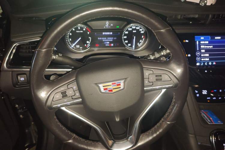 Used Cadillac XT6 2022 2.0T Six-Seater Four-Wheel Drive Luxury Version Steering Wheel
