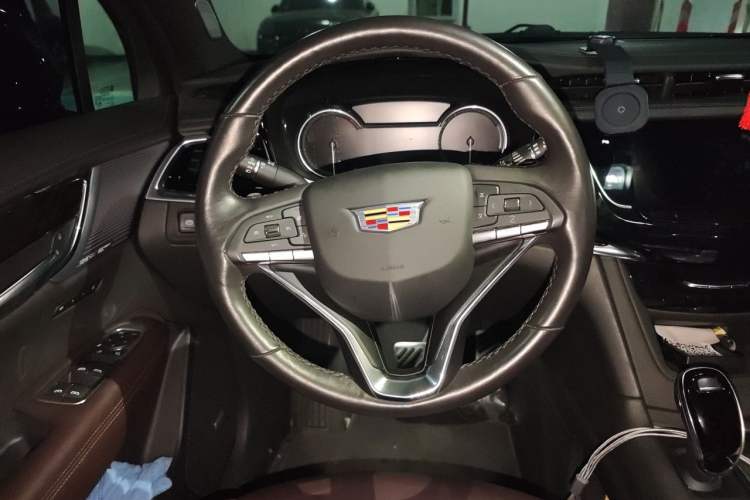 Used Cadillac XT6 2022 2.0T Six-Seater Four-Wheel Drive Luxury Version Steering Wheel