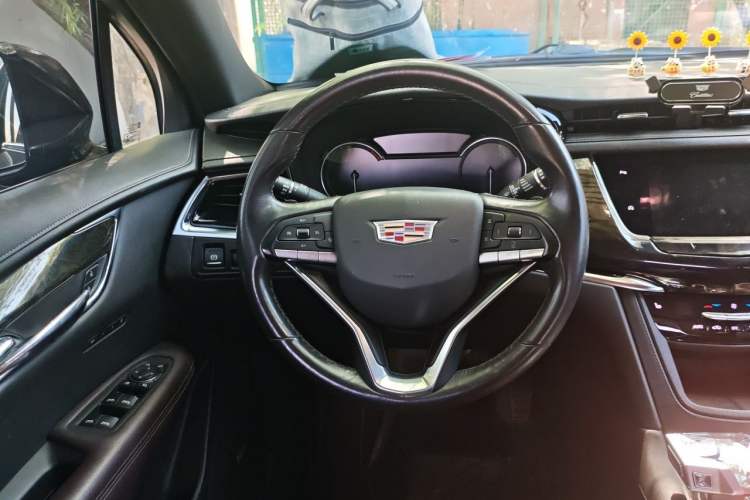 Used Cadillac XT6 2022 2.0T 7-Seater Two-Wheel Drive Luxury Version Steering Wheel