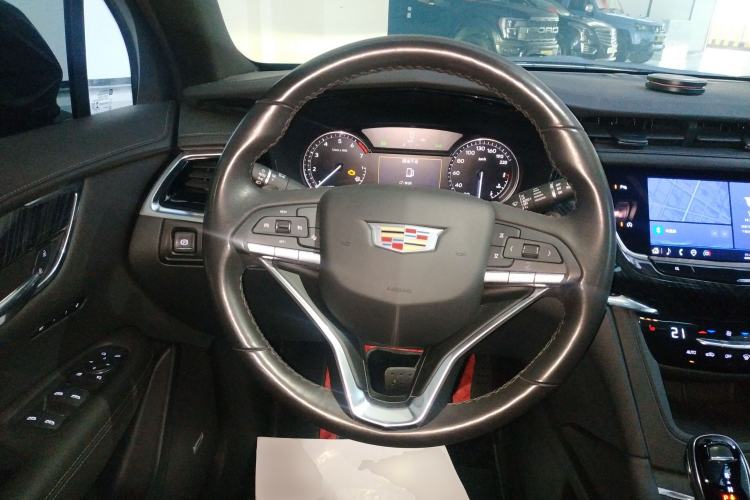 Used Cadillac XT6 2022 2.0T Six-Seater Two-Wheel-Drive Luxury Version Steering Wheel