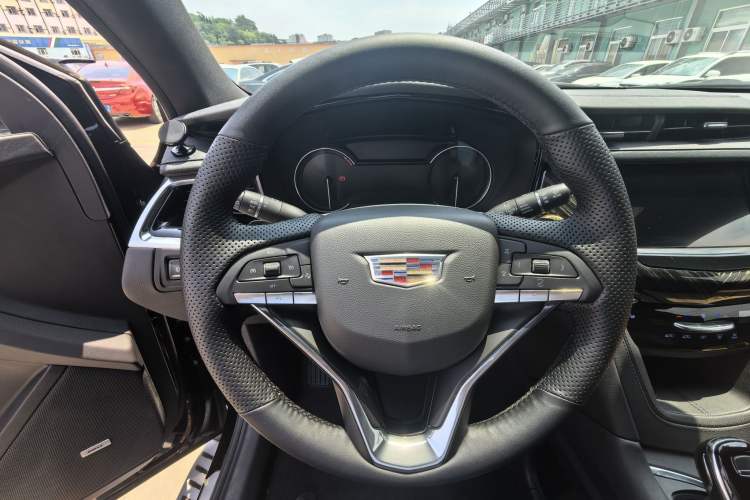 Used Cadillac XT6 2022 2.0T 7-Seater Two-Wheel Drive Luxury Version Steering Wheel