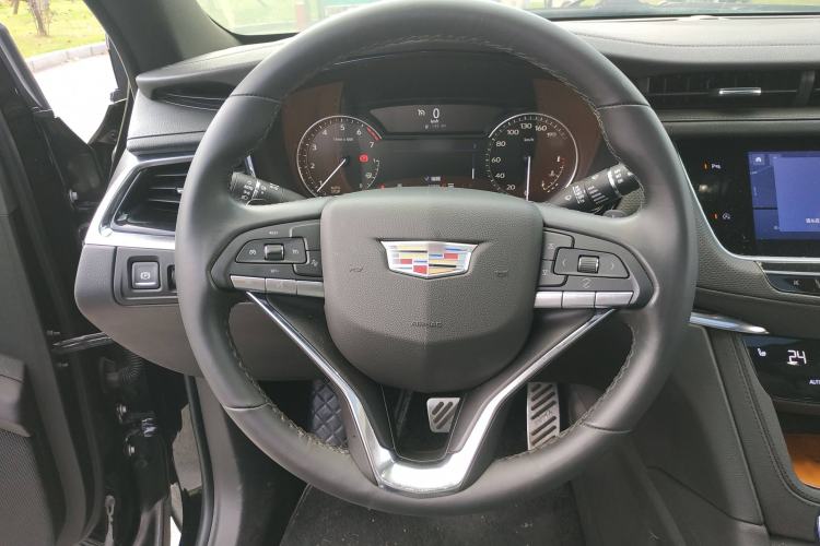 Used Cadillac XT6 2022 2.0T 7-Seater Four-Wheel-Drive Luxury Version Steering Wheel