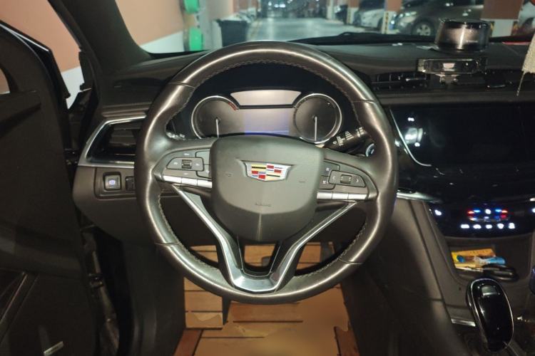 Used Cadillac XT6 2022 2.0T Six-Seater Two-Wheel-Drive Luxury Version Steering Wheel