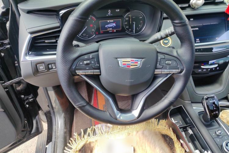 Used Cadillac XT6 2022 2.0T Six-Seater Four-Wheel-Drive Luxury Version Steering Wheel