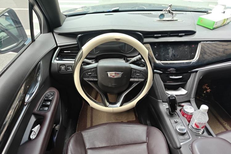 Used Cadillac XT6 2022 2.0T Six-Seater Two-Wheel-Drive Luxury Version Steering Wheel