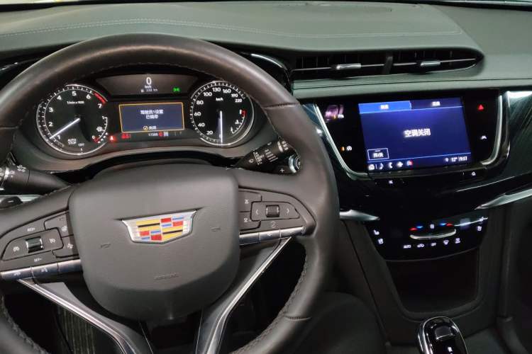 Used Cadillac XT6 2022 2.0T Six-Seater Four-Wheel Drive Luxury Version Steering Wheel