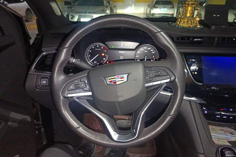 Used Cadillac XT6 2022 2.0T Six-Seater Four-Wheel Drive Luxury Version Steering Wheel