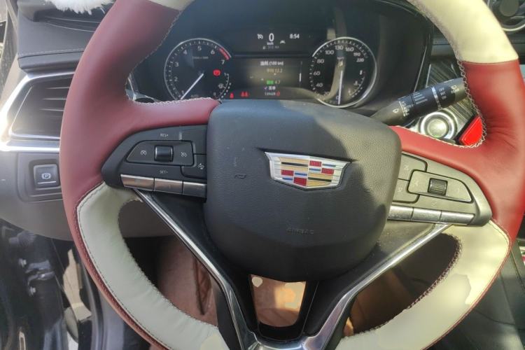 Used Cadillac XT6 2022 2.0T Six-Seater Two-Wheel-Drive Luxury Version Steering Wheel