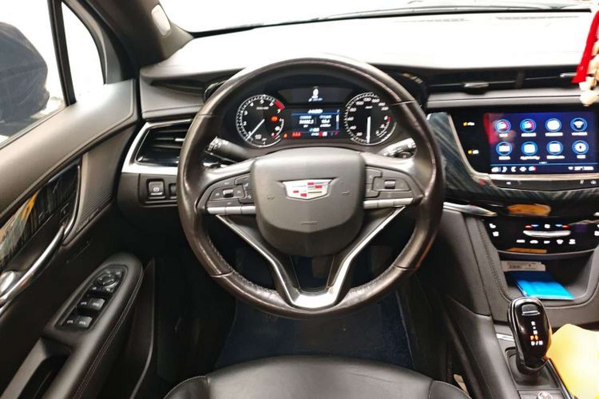 Used Cadillac XT6 2022 2.0T 7-Seater Four-Wheel Drive Luxury Version Steering Wheel