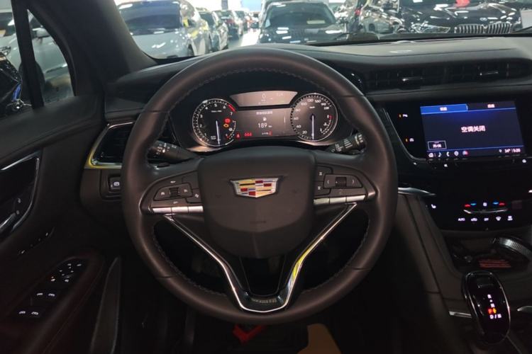 Used Cadillac XT6 2022 2.0T 7-Seater Two-Wheel Drive Luxury Version Steering Wheel